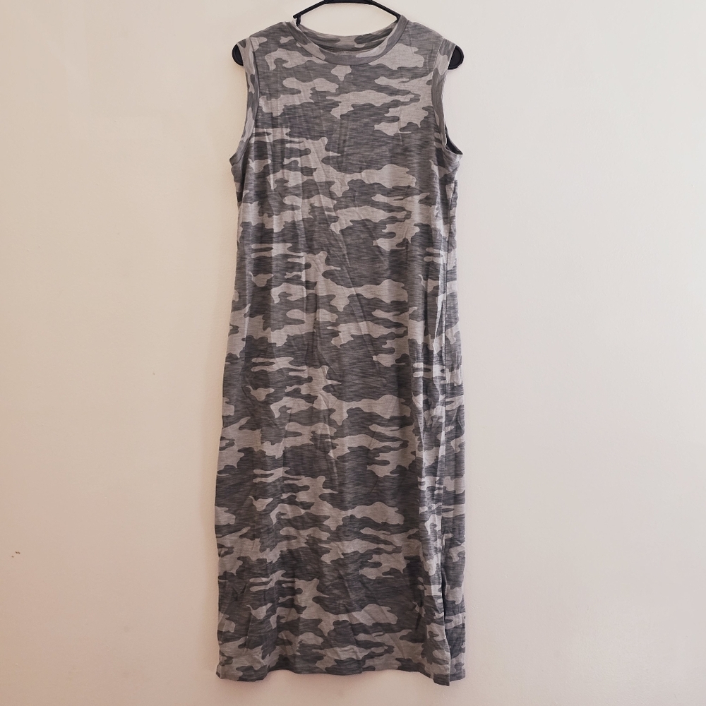 Universal Threads Women's Small Camouflage Maxi Dress